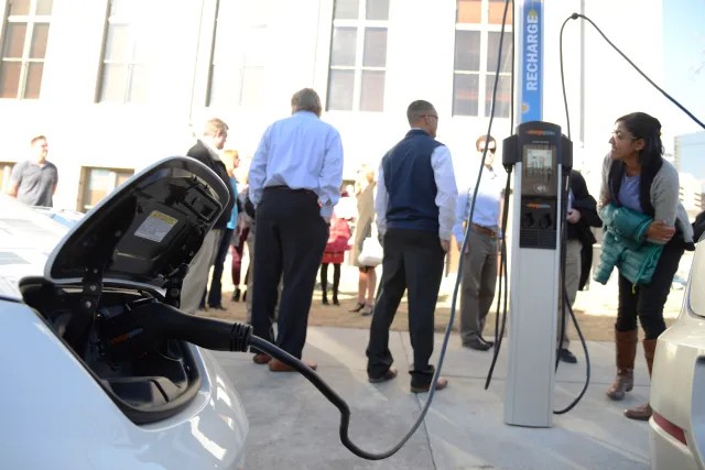 電動汽車充電樁使用常見問題及解決方案